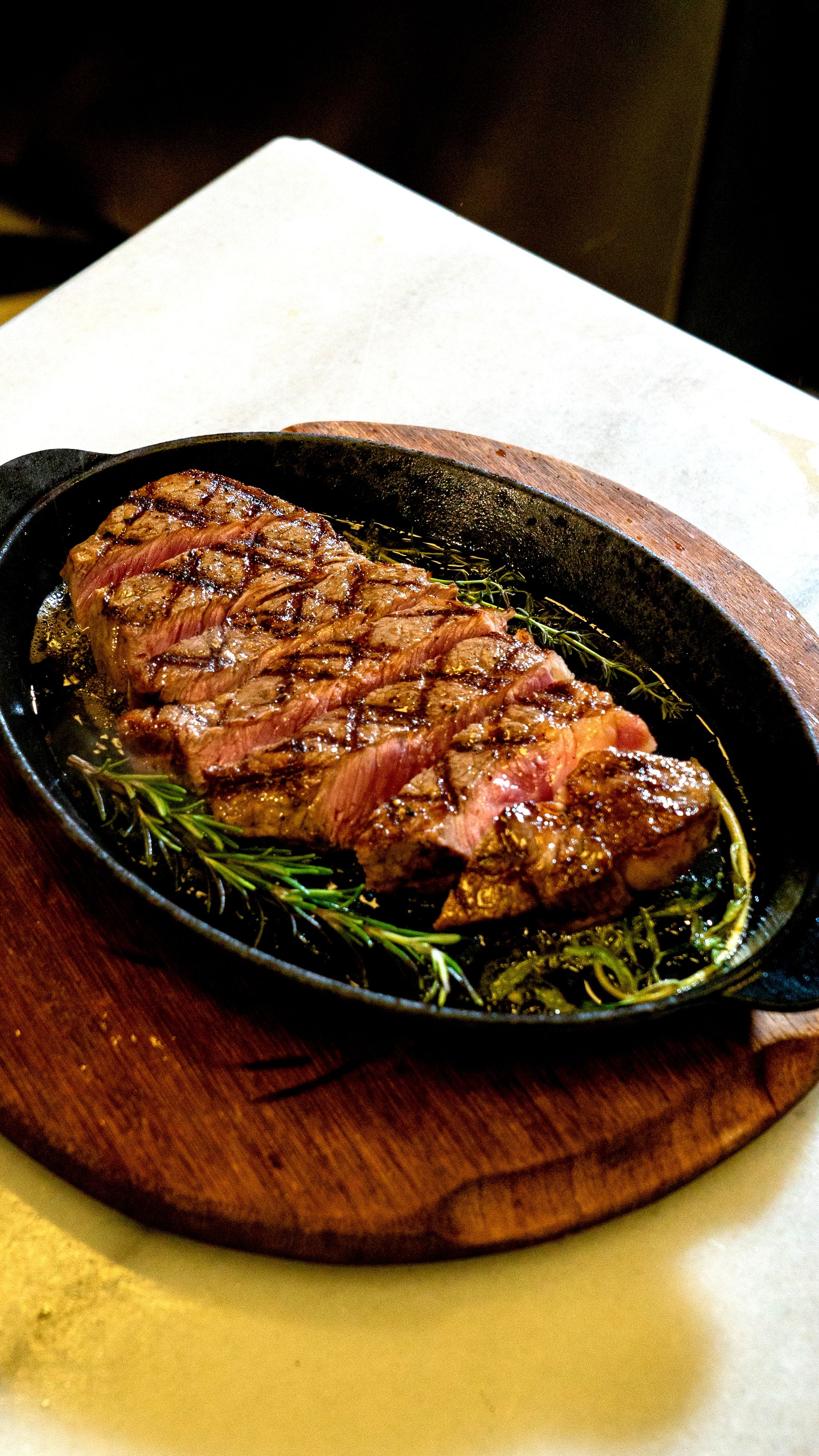 Bife de chorizo con puré